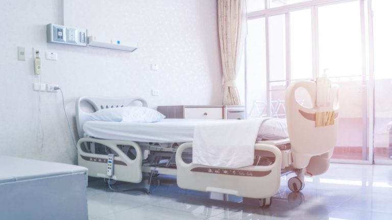 como reduzir IRAS em UTIs com protocolos integrados e capacitação contínua